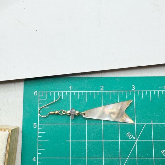 Vtg Geometric Carved abalone Long Dangle Earrings Amethyst Chip Gold Tone Beachy - Picture 5 of 10